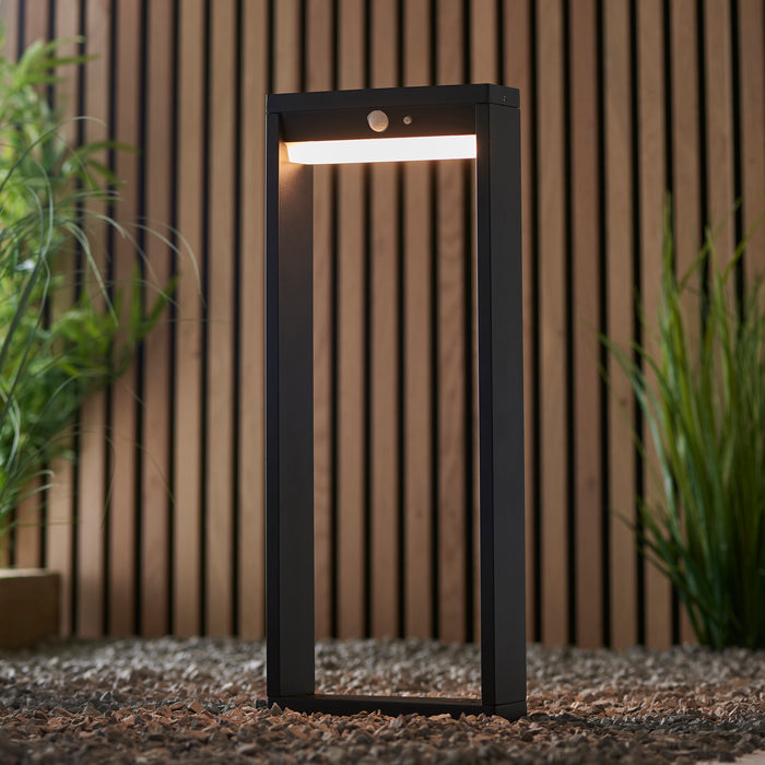 Garrigan Solar Post Light - Exclusive Lighting Ltd