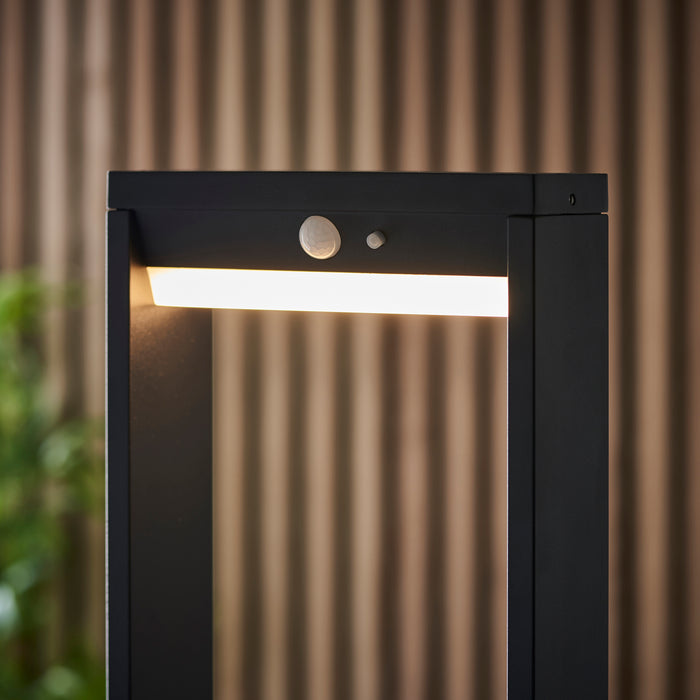 Garrigan Solar Post Light - Exclusive Lighting Ltd