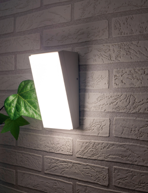 Holden Vertical Wall Light - Exclusive Lighting Ltd